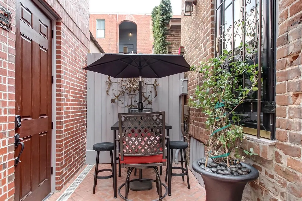 Holiday home The Lyons House - Luxe Historical Home - Parking Included Savannah