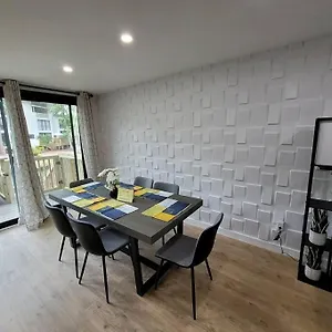 Contemporary Bliss-newly Renovated Cozy Villa