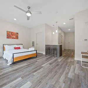  Apartment The Edge On 4th By Airriva United States
