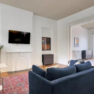 Apartment With King Bed In Downtown United States