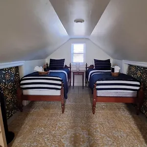  Holiday home Private House Mins To Maymont Park, Trails & Vcu! United States