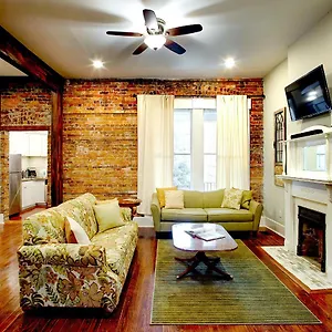 4 Bedroom Beauty In Historic Building Holiday home